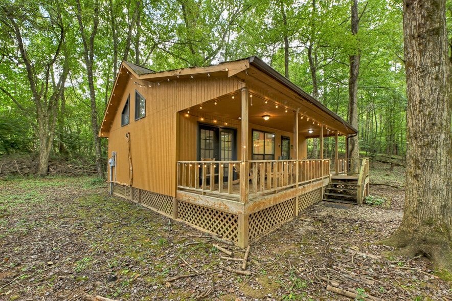 More Photos Of 77 Alpine Way, Blairsville Hotel For Sale