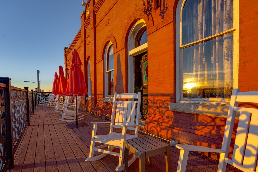 More Photos Of 221 W Main St, Tishomingo Hotel For Sale