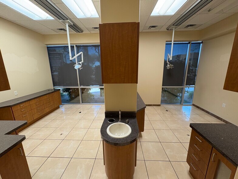 More Photos Of 4550 E Bell Rd, Phoenix Medical For Lease