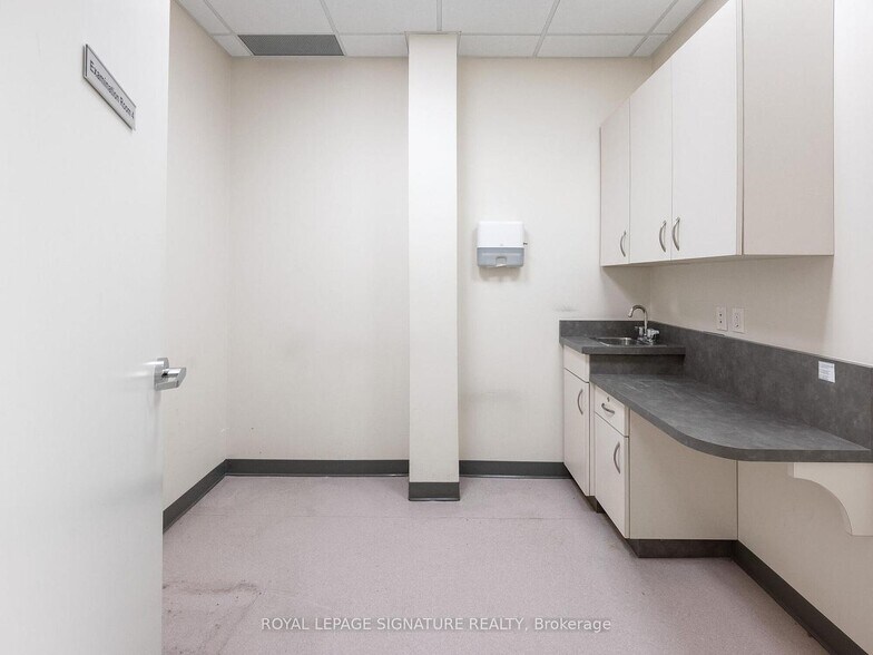 More Photos Of 1560 Queen St W, Toronto Storefront Retail Office For Lease