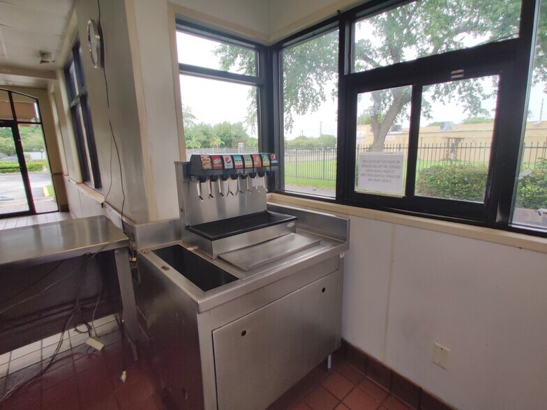 More Photos Of 17721 NW 27th Ave, Miami Gardens Restaurant For Lease