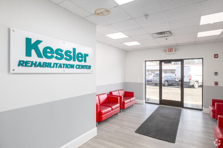 More Photos Of 3525 Quakerbridge Rd, Hamilton Office For Sale