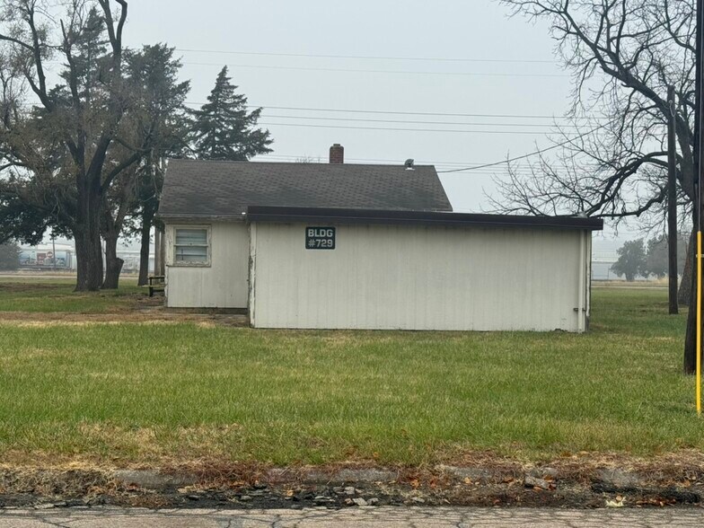 More Photos Of 6810 SE Dwight St, Topeka Industrial For Sale