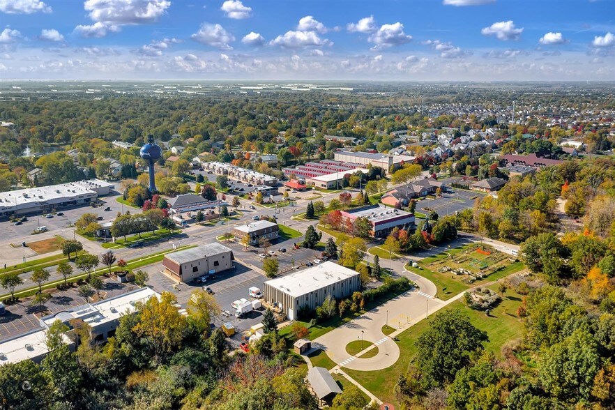 More Photos Of 400 N Schmidt Rd, Bolingbrook Office For Lease
