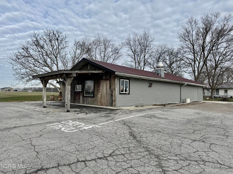 More Photos Of 404 W Vine St, Edgerton Restaurant For Sale