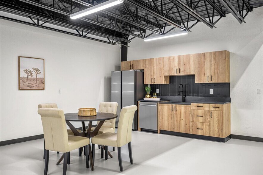 More Photos Of 1229 NW 122nd St, Oklahoma City Light Manufacturing For Sale