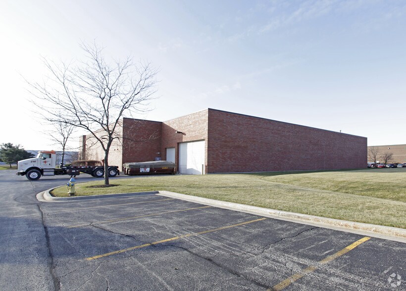 More Photos Of 500 E Bunker Ct, Vernon Hills Warehouse For Lease
