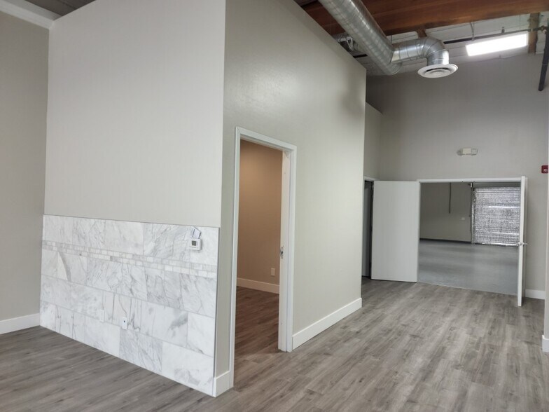 More Photos Of 1459-1523 W Gurley St, Prescott Unknown For Lease