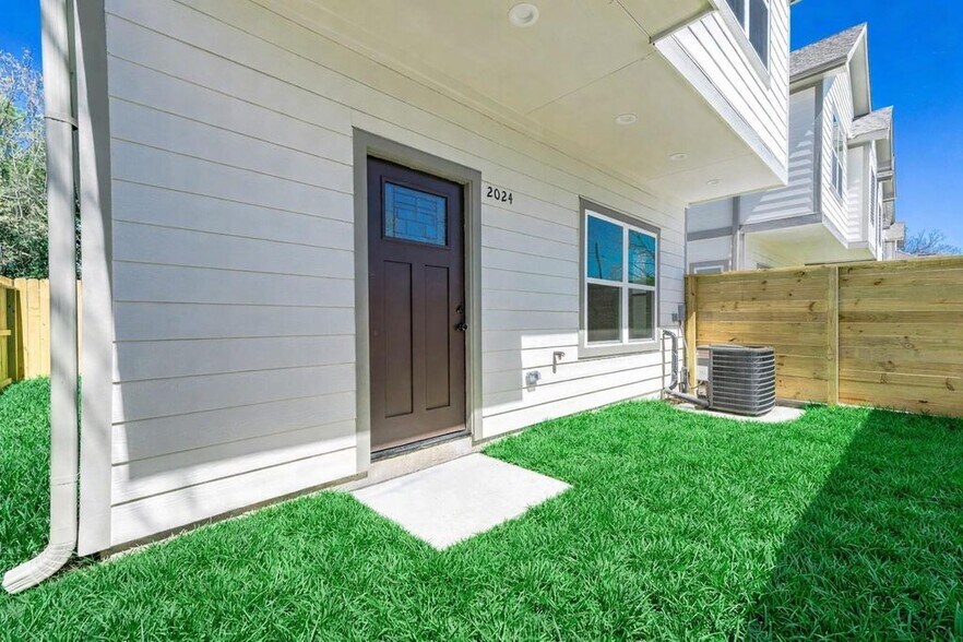 More Photos Of 2024 Hampton st, Houston Multifamily For Sale
