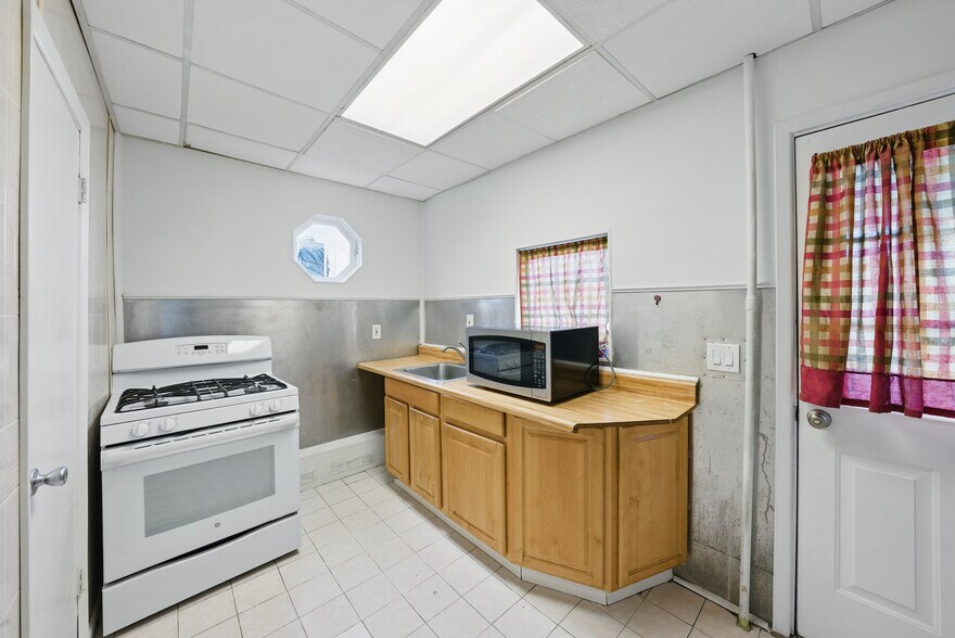 More Photos Of 203 E Blackwell St, Dover Multifamily For Sale