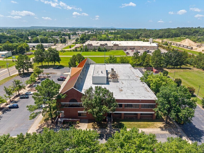 More Photos Of 3600 Wheeler Ave, Fort Smith Office For Sale