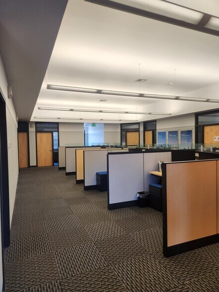 More Photos Of 444 S Haskell St, Central Point Office For Lease