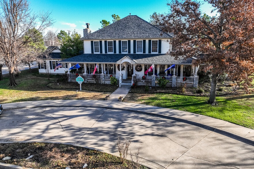 More Photos Of 322 W Tonhawa St, Norman Hotel For Sale