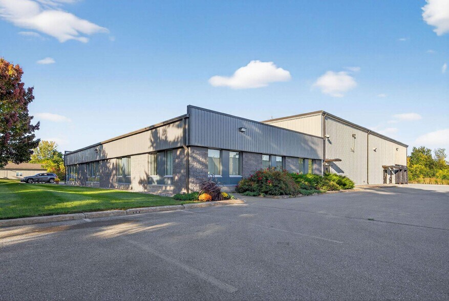 More Photos Of 8 Glens Falls Tech Park, Glens Falls Manufacturing For Lease