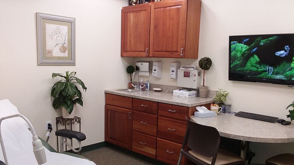 More Photos Of 200 Silver St, Agawam Medical For Lease