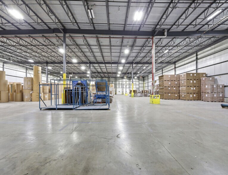 More Photos Of 541 Rue Melchers, Berthierville Industrial For Lease