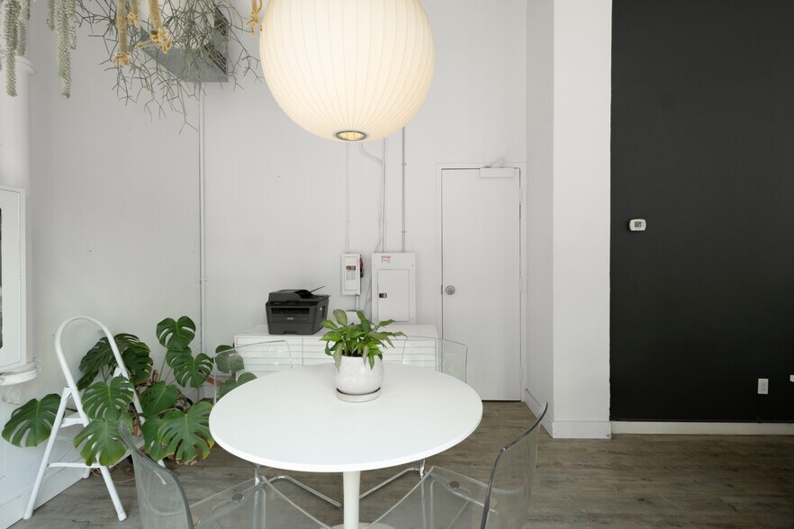 More Photos Of 33 Lombard St, Toronto Apartments For Lease