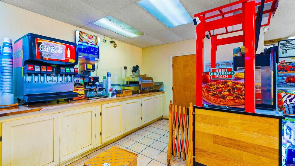 More Photos Of 5370 Highway 67 W, Fulton Convenience Store For Sale