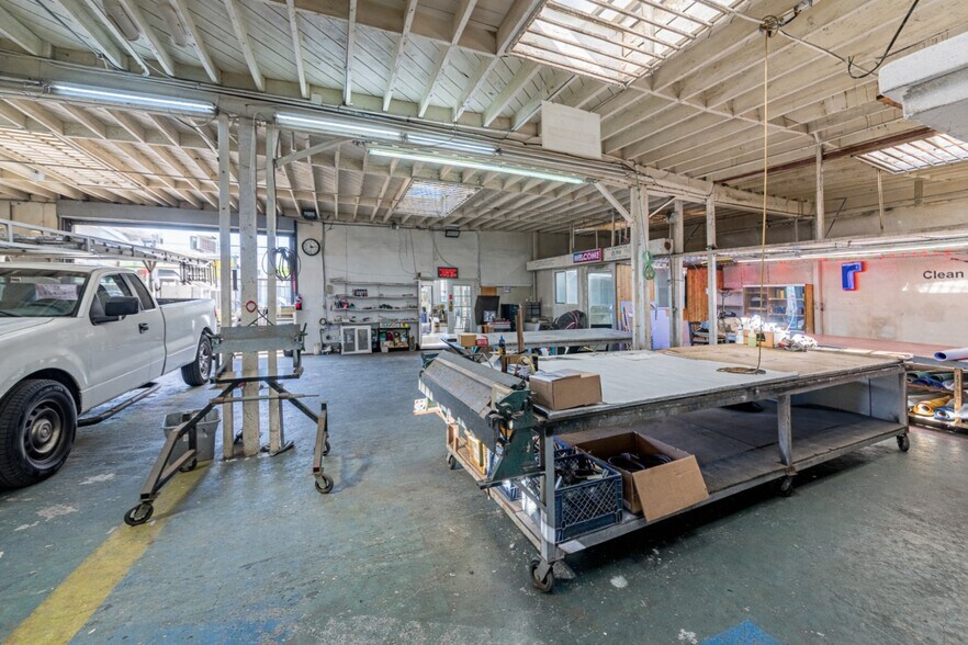 More Photos Of 4922 S Figueroa St, Los Angeles Storefront For Sale