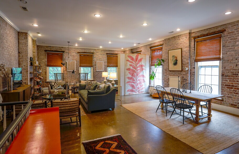 More Photos Of 221 E Clay St, Richmond Storefront Retail Residential For Lease
