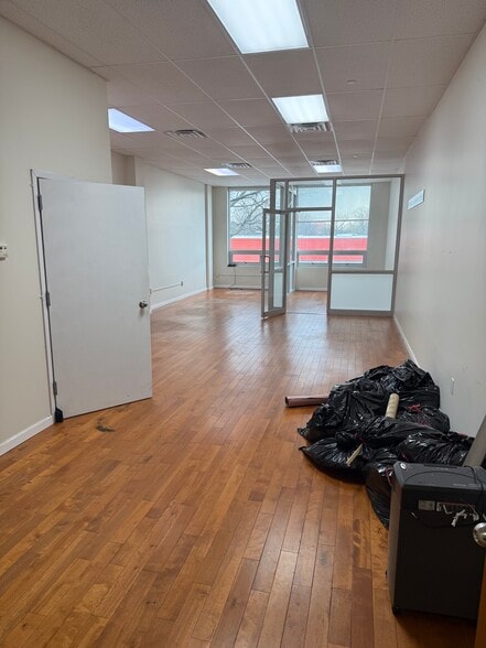 More Photos Of 20925-20945 Northern Blvd, Bayside Storefront Retail Office For Lease