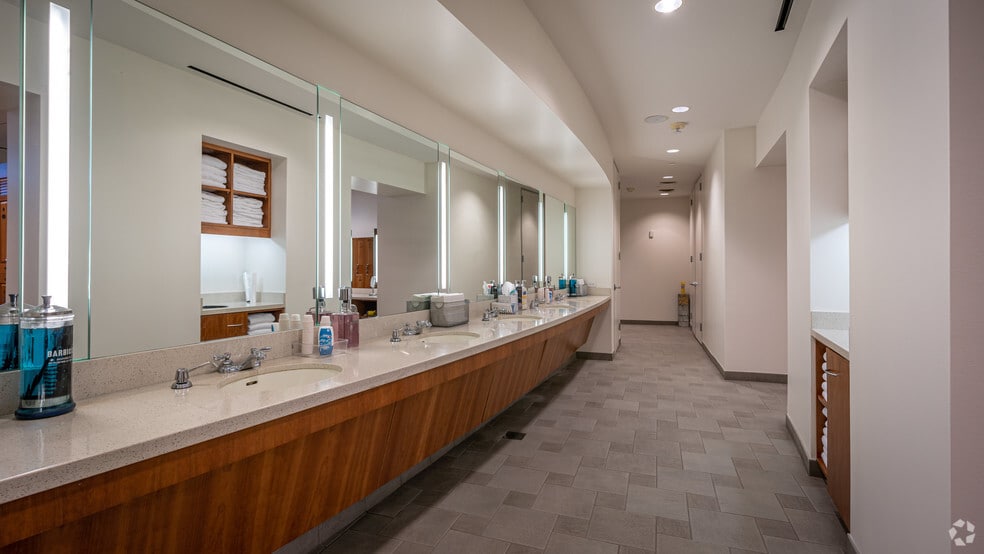 More Photos Of 1000 Louisiana St, Houston Office For Lease