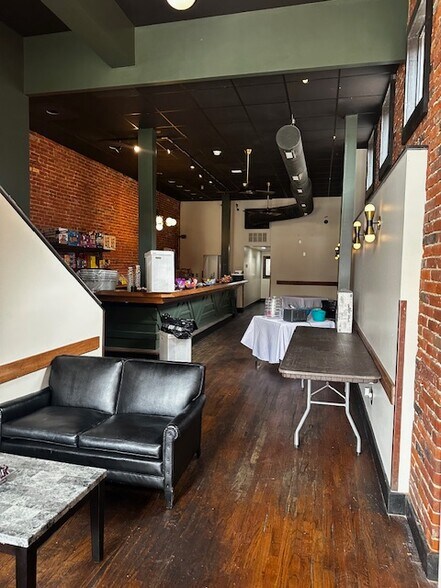 More Photos Of 7 S High St, Belleville General Retail For Sale