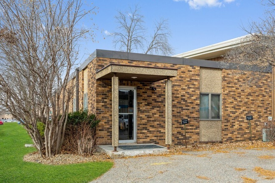 More Photos Of 725 Spiral Blvd, Hastings Manufacturing For Lease