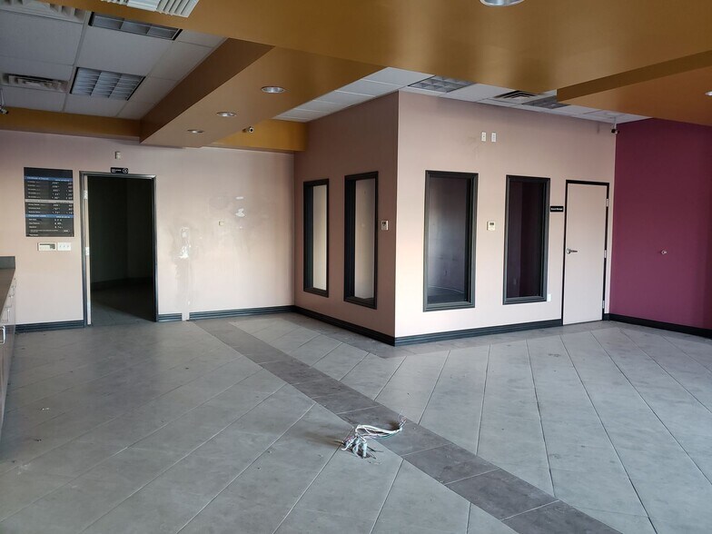 More Photos Of 2534 Rockwood Ave, Calexico Bank For Sale