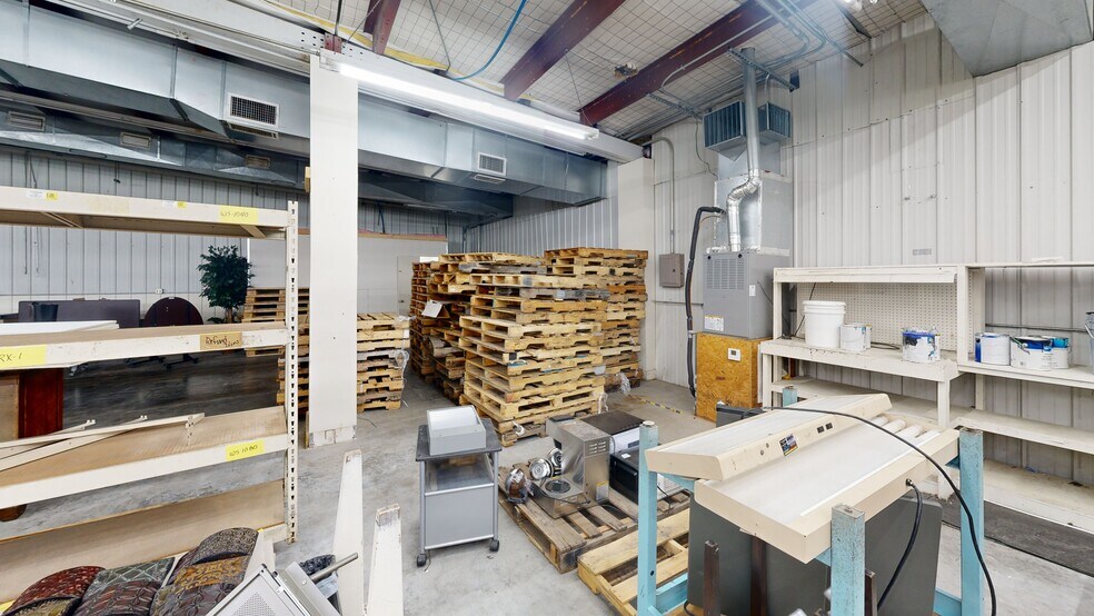 More Photos Of 555 N 13th St, Rogers Warehouse For Lease