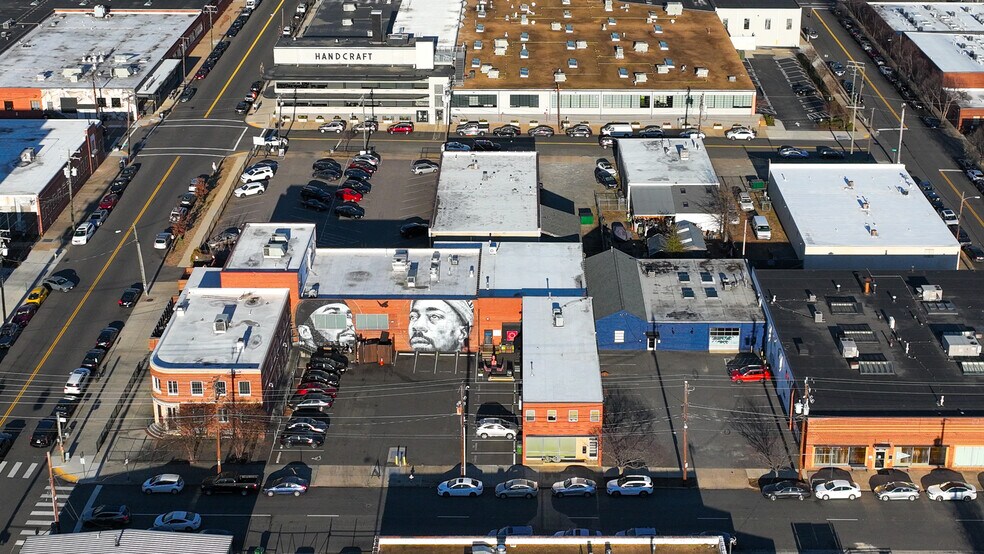 More Photos Of 3310 W Clay St, Richmond Showroom For Lease