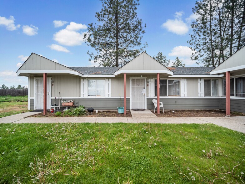 More Photos Of 25 N Airport Rd, Deer Park Apartments For Sale