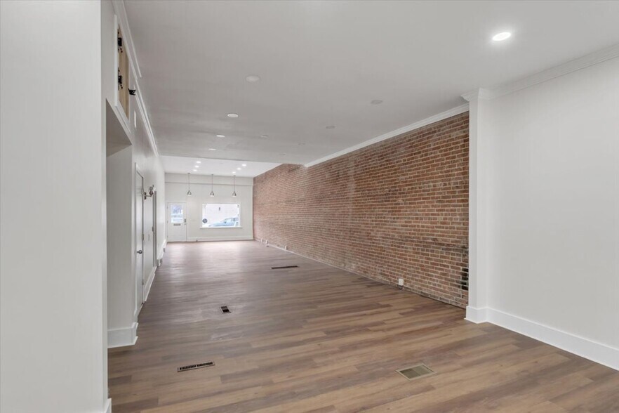 More Photos Of 22 Monroe St, Ellicottville Storefront For Sale