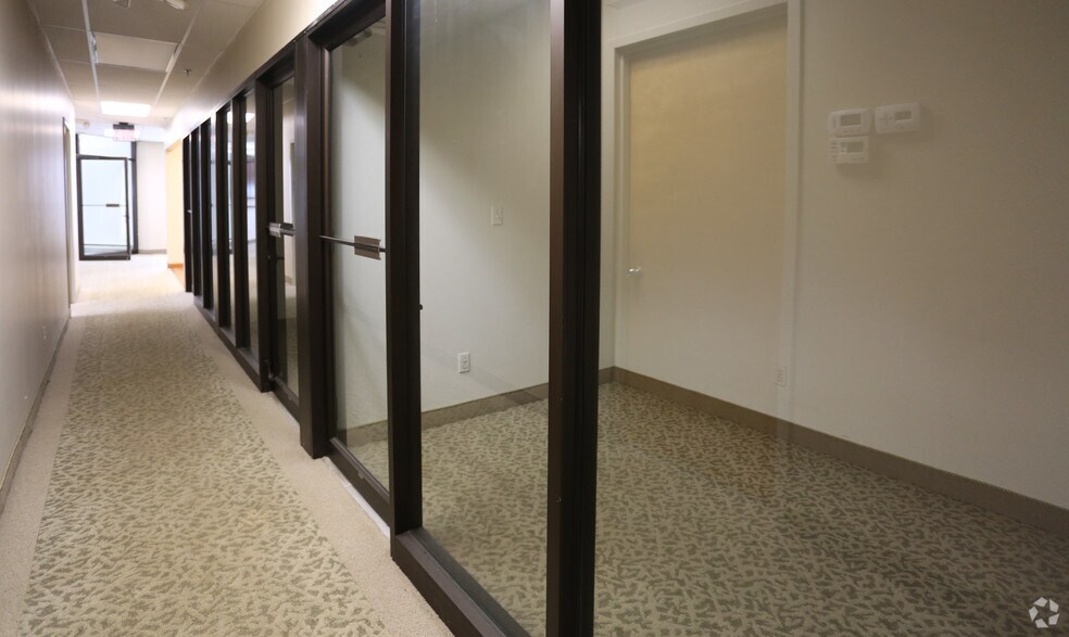 More Photos Of 60 E Jefryn Blvd, Deer Park Warehouse For Lease