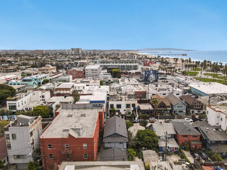 More Photos Of 25 Horizon Ave, Venice Apartments For Sale