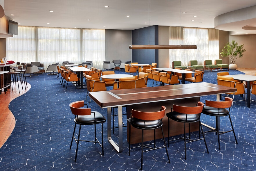 More Photos Of 1000 Fairgrounds Dr, Vallejo Hotel For Sale