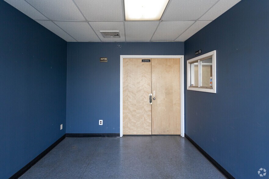 More Photos Of 141 Central Ave, Farmingdale Light Manufacturing For Lease