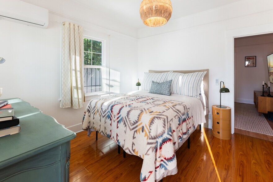 More Photos Of 534 Casanova St, Los Angeles Apartments For Sale