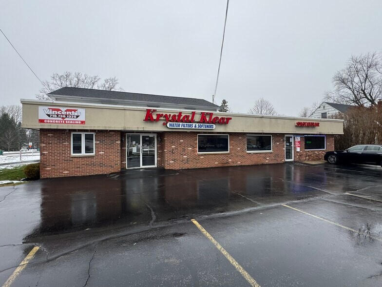 More Photos Of 8828 Main St, Buffalo Freestanding For Lease