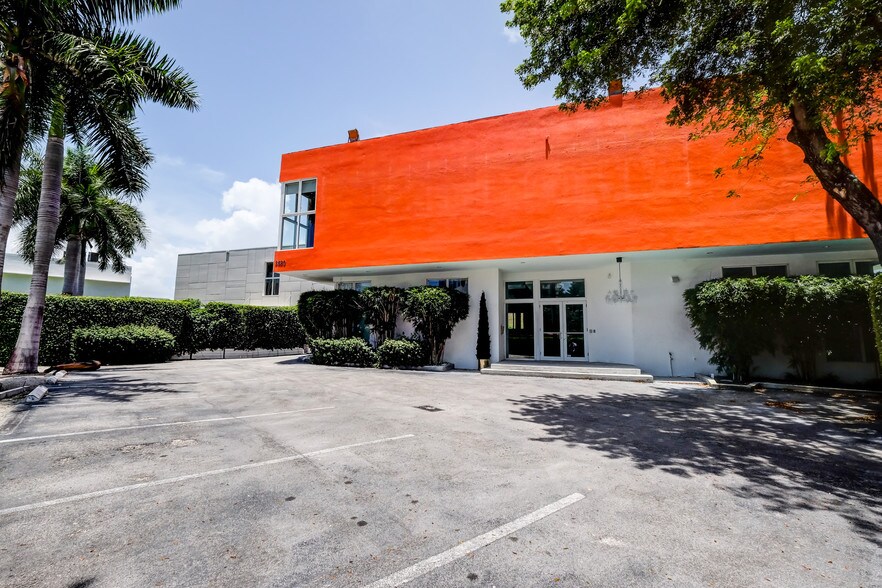 More Photos Of 3620 NE Miami Pl, Miami General Retail For Sale