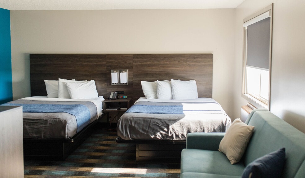 More Photos Of 921 N Lincoln Rd, Escanaba Hotel For Sale