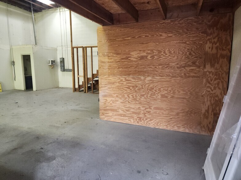 More Photos Of 1501 E Tulare Ave, Tulare Flex For Lease