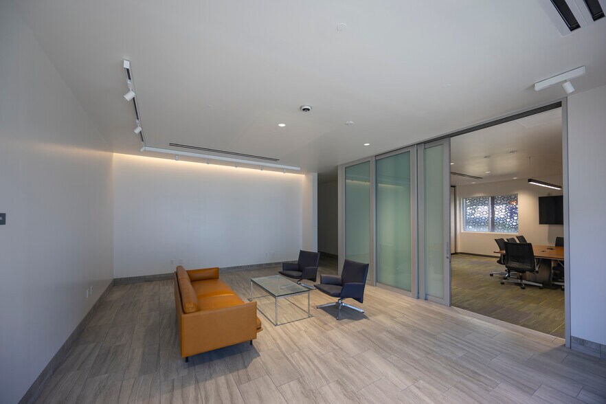 More Photos Of 2736 Waiwai Loop, Honolulu Warehouse For Lease