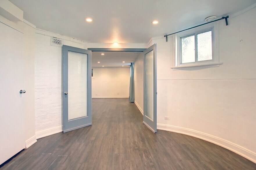 More Photos Of 1909 17th Ave SW, Calgary Office For Lease