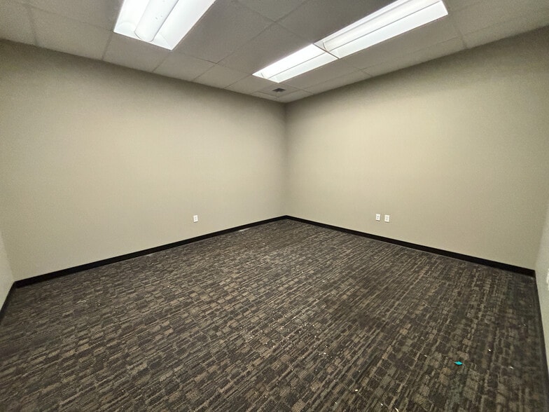 More Photos Of 223 Commercial St NE, Salem Storefront Retail Office For Lease