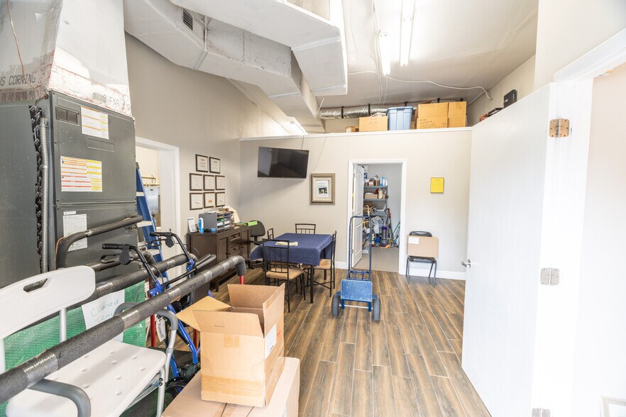 More Photos Of 446 Golfair Blvd, Jacksonville Storefront Retail Office For Sale