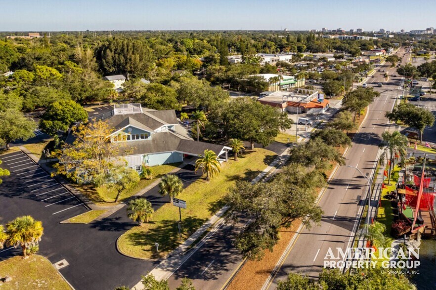 Primary Photo Of 3808 Tamiami Trl, Sarasota Medical For Sale