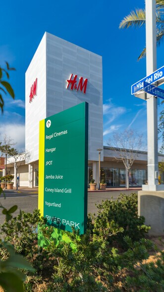 More Photos Of 7418 N Blackstone Ave, Fresno Unknown For Lease