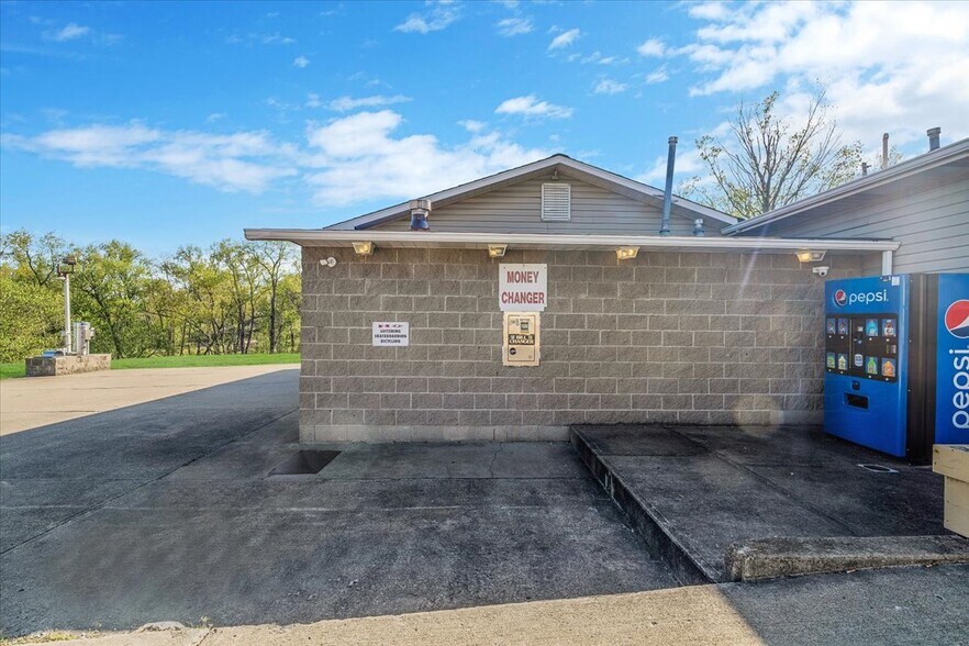 More Photos Of 212 Pine St, Jefferson Carwash For Sale