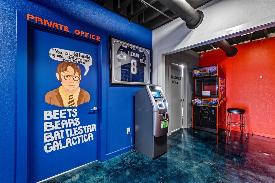 More Photos Of 622 SE Frank Phillips Blvd, Bartlesville General Retail For Sale